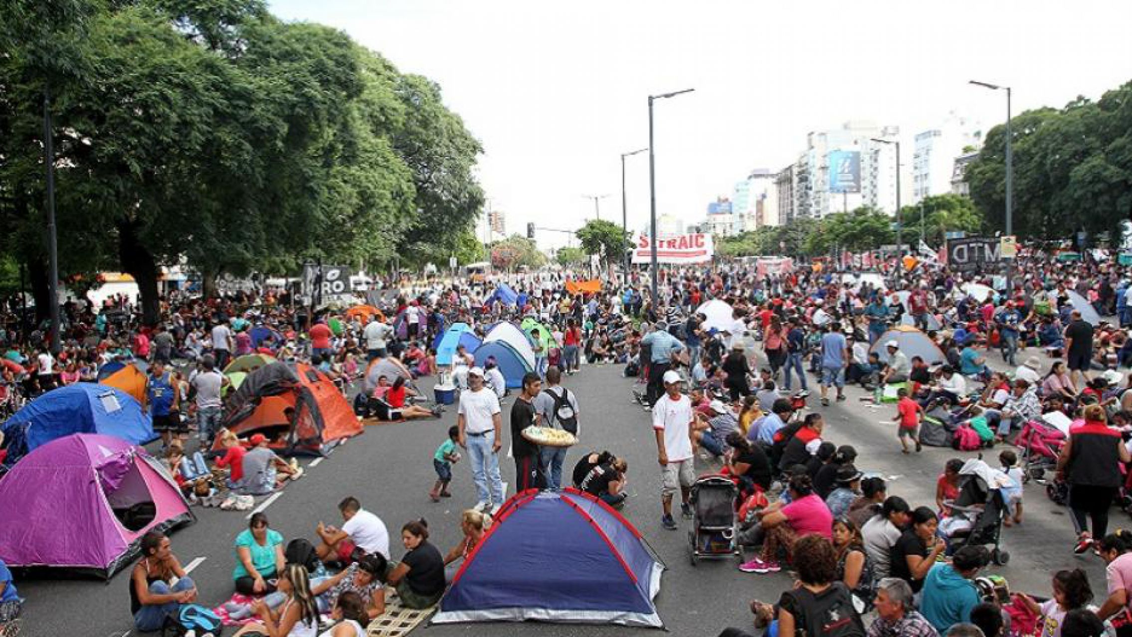 "Si aparece la comida, mínimamente discutiríamos levantar el acampe", prometieron desde Unidad Piquetera